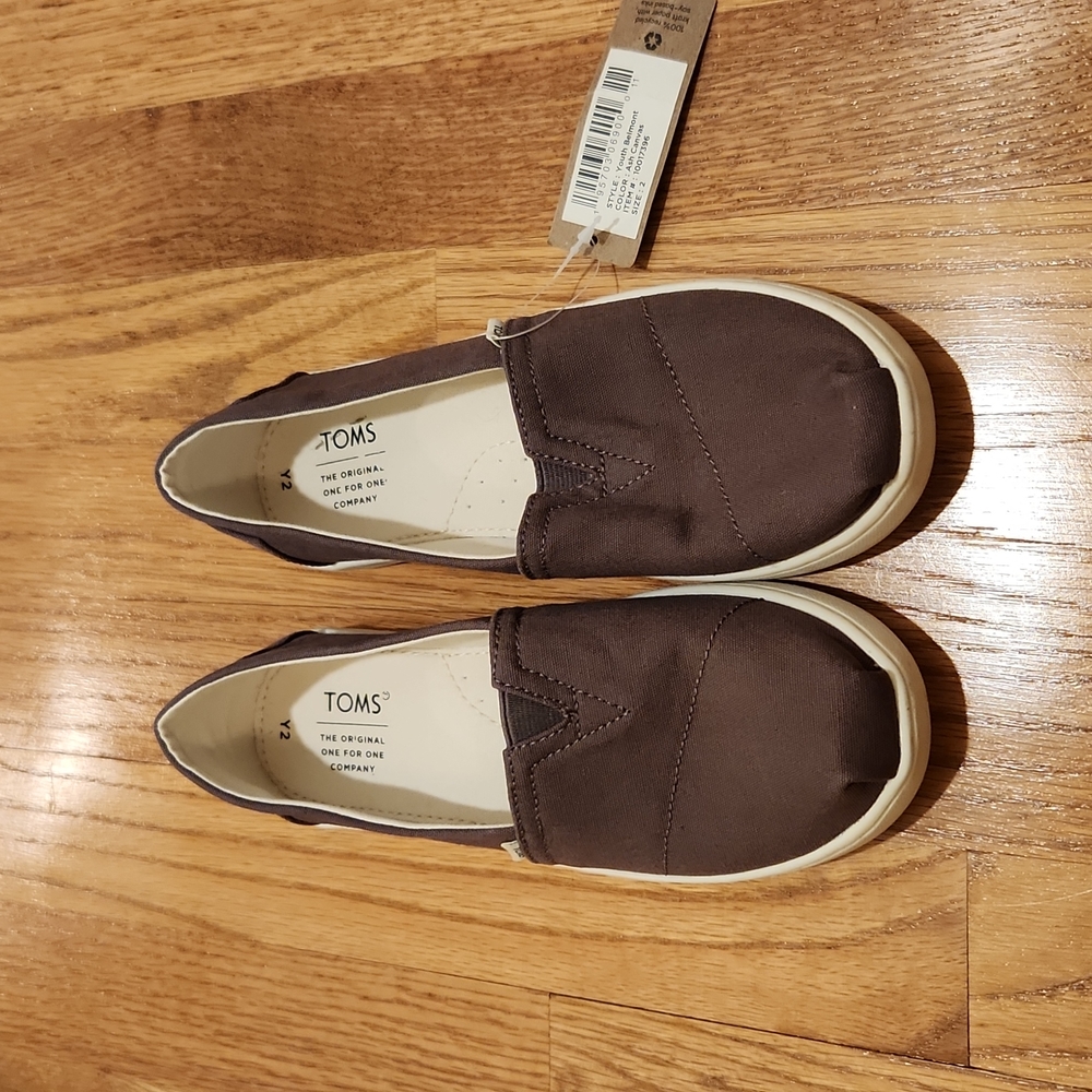 NWT TOMS canvas slip-on.